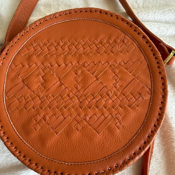 CLEOBELLA OBRAND CLEATHER CANTEEN STYLE SHOULDER BAG WITH WOVEN DETAILS - Picture 2 of 11